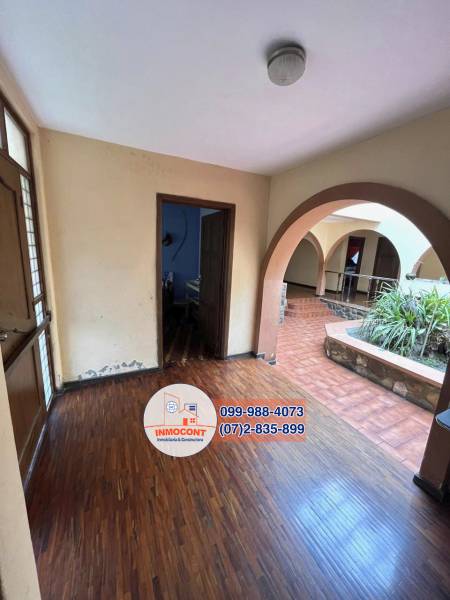 C942 Casa esquinera con terreno para fines comerciales de venta, sector Av. del Tejar